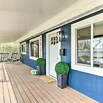 Sleek Great Falls Retreat