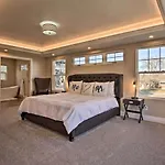 Spacious Home With Hot Tub