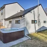 Spacious Home With Hot Tub