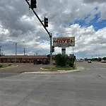 Ski\'S Western Motel