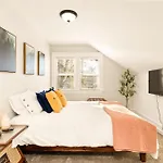 The Larks Nest - A Gem In A Tranquil Neighborhood