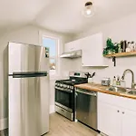The Larks Nest - A Gem In A Tranquil Neighborhood