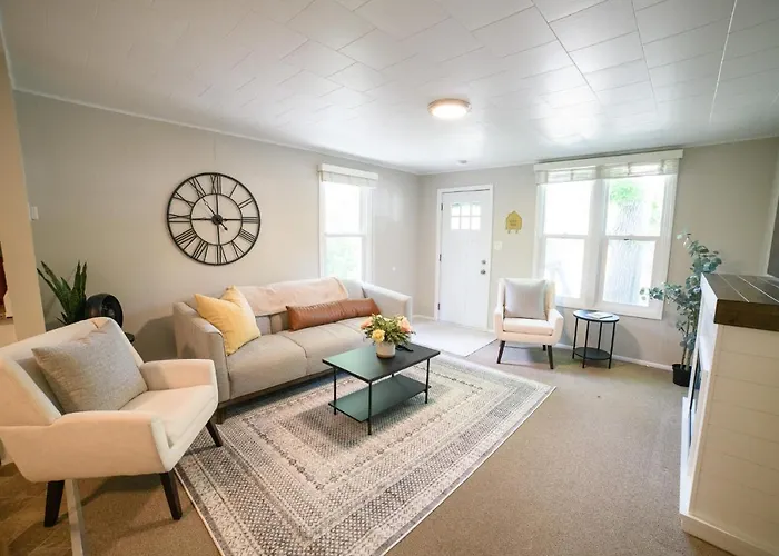 Adorable And Cozy Bungalow