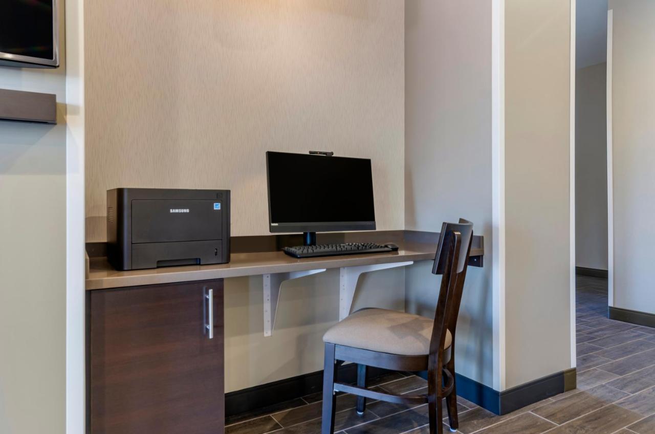 Mainstay Airport Hotel 2*