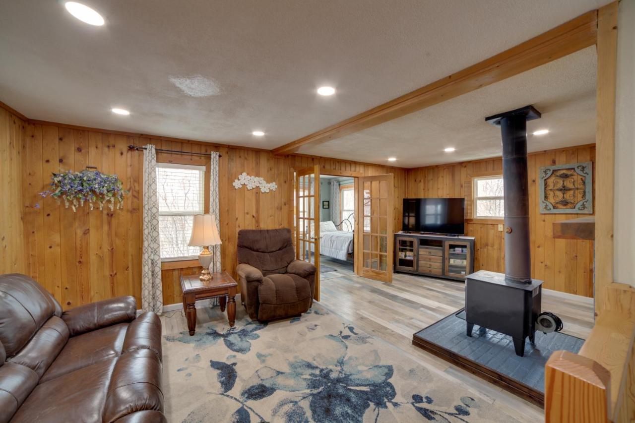 Inviting Missouri River Vacation 2 Mi Away *