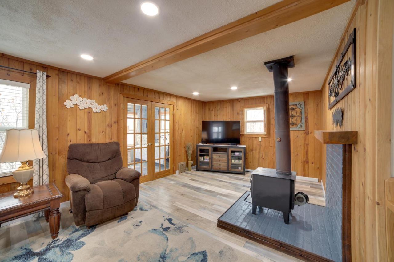 Inviting Missouri River Vacation 2 Mi Away *
