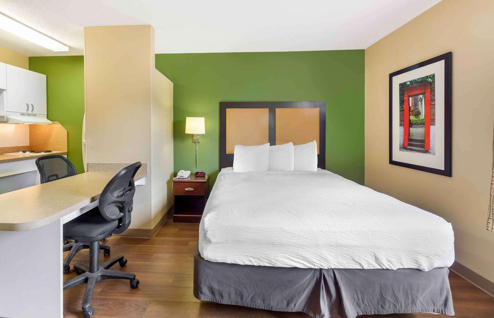Hotel Extended America - - Missouri River