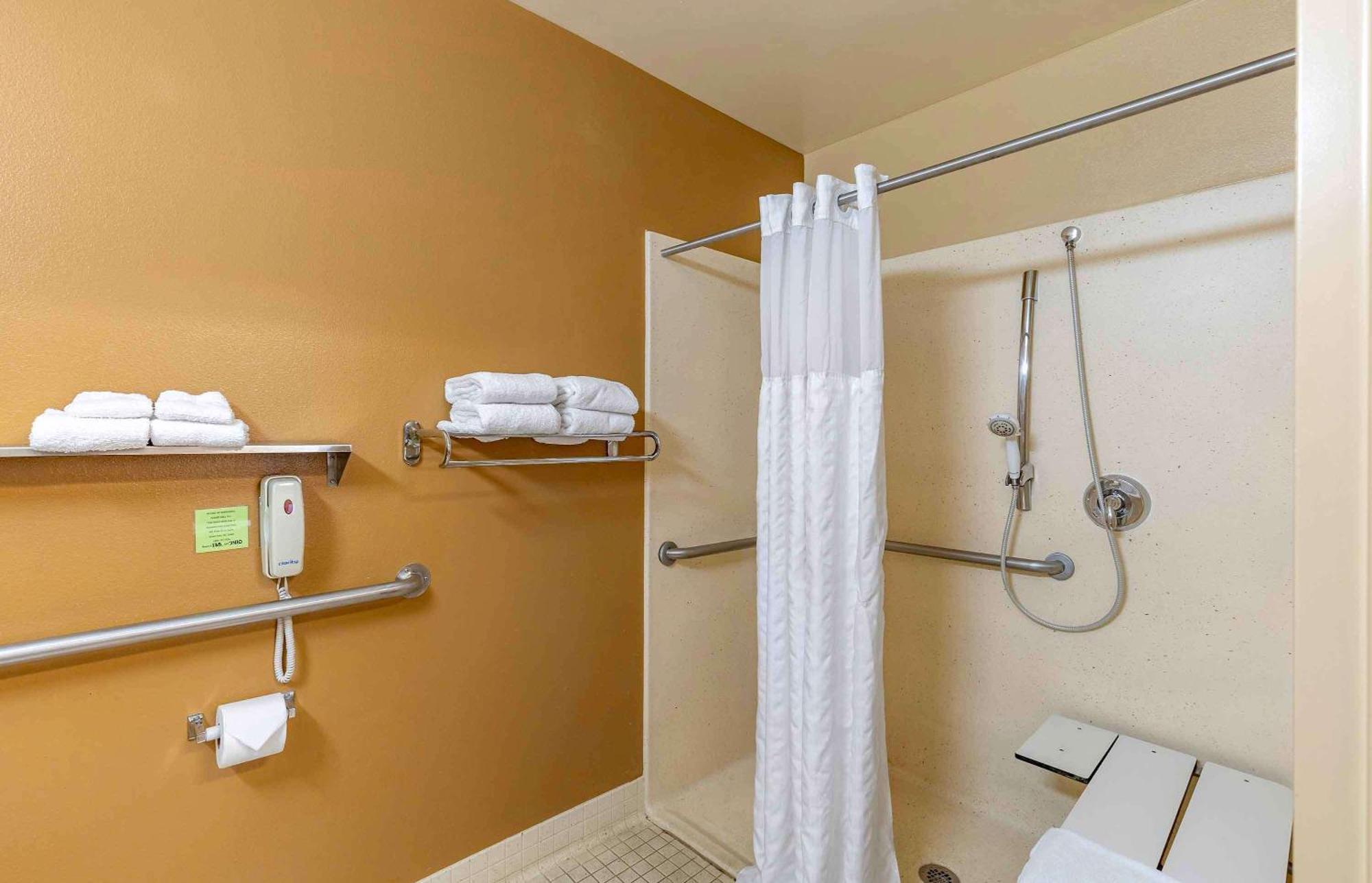 Extended America - - Missouri River Hotel 2*