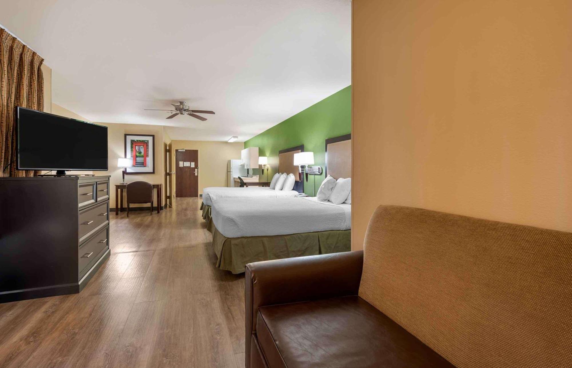 Hotel Extended America - - Missouri River