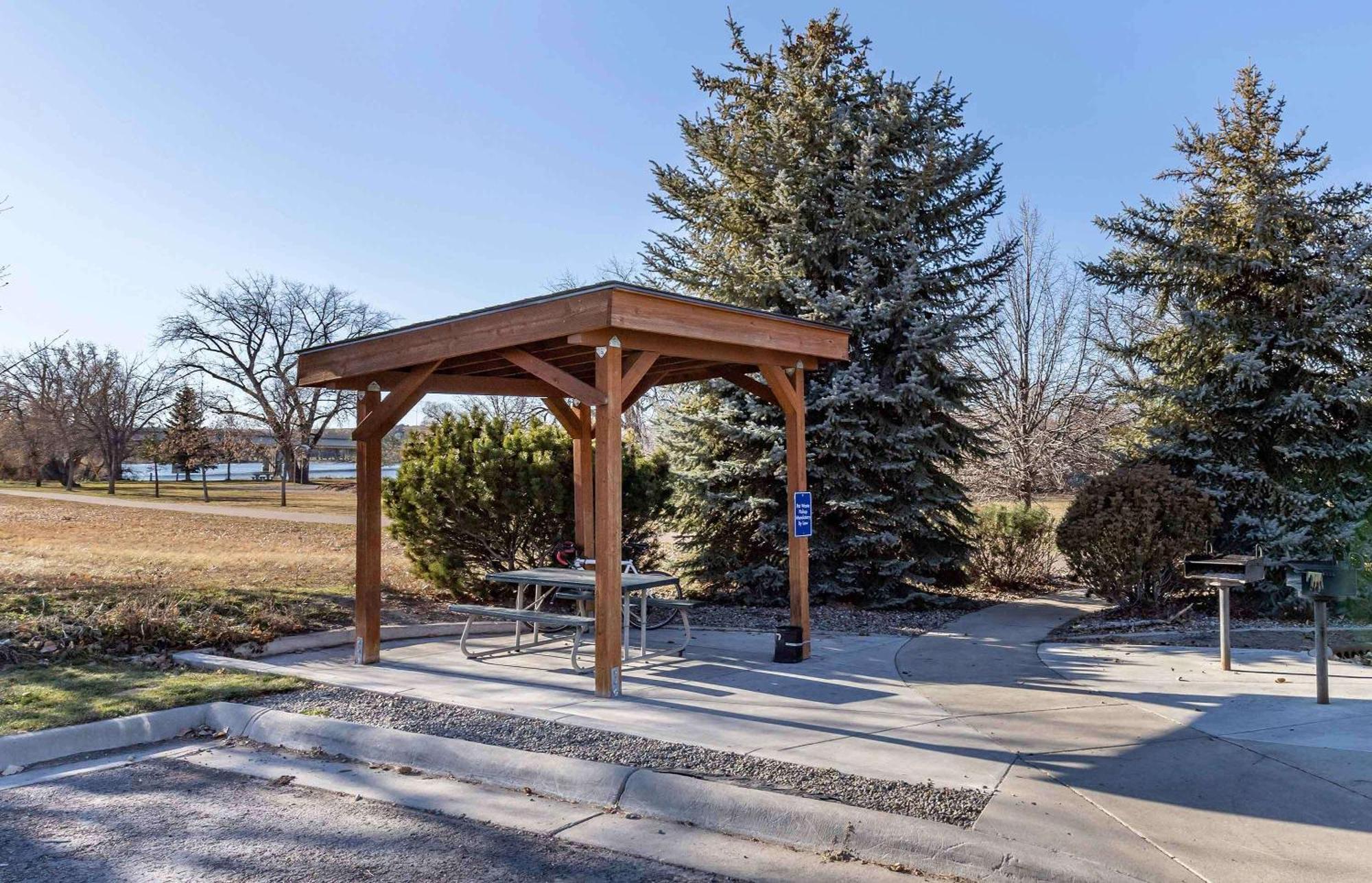 Extended America - - Missouri River Hotel