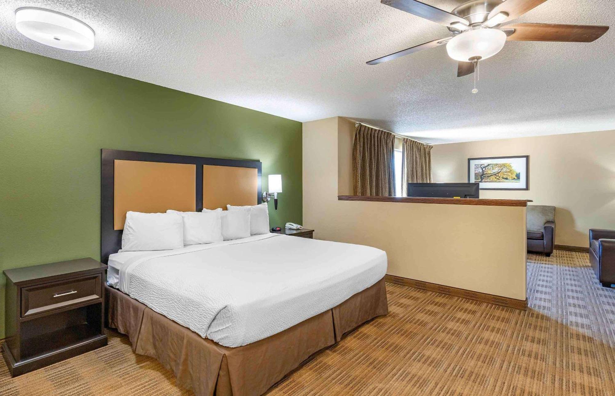 Extended America - - Missouri River Hotel 2*