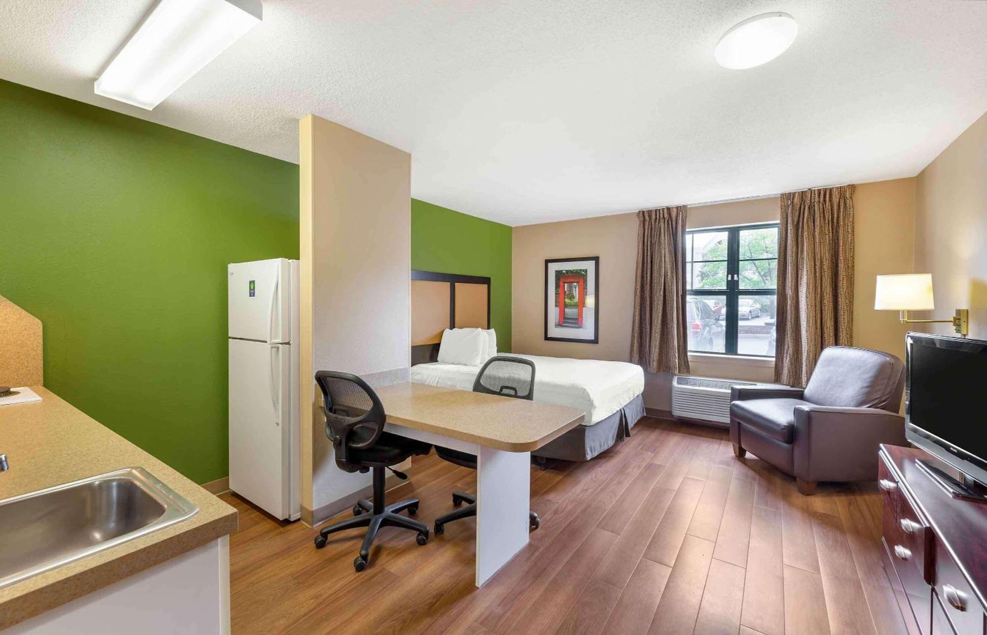 Hotel Extended America - - Missouri River