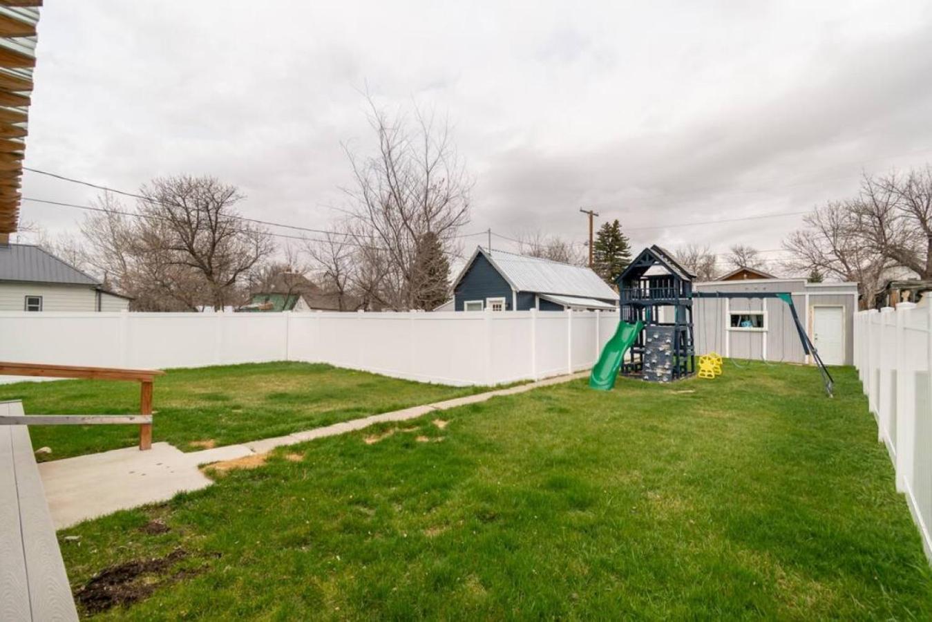 Updated With Fire Pit Holiday home