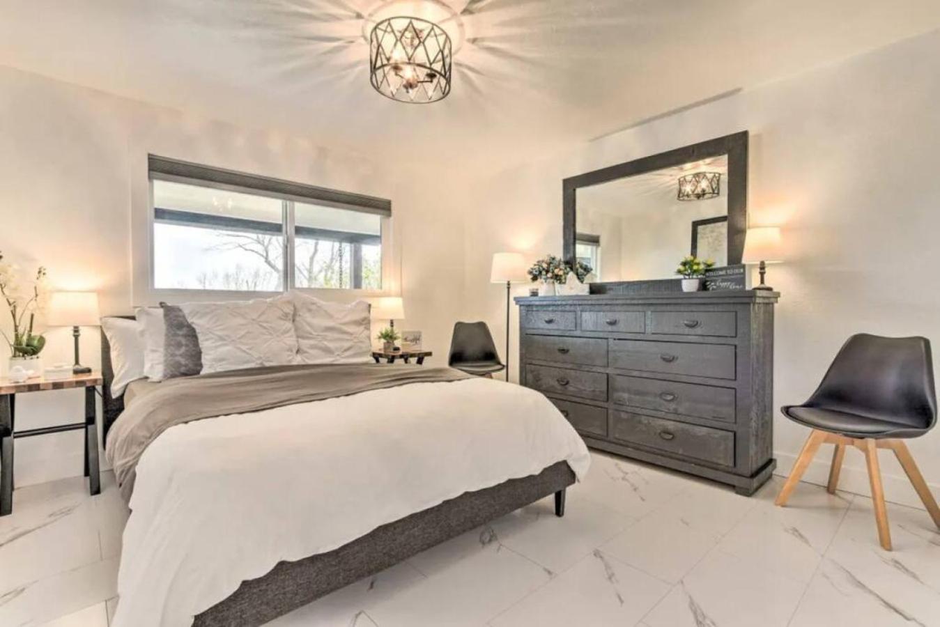 Sleek Retreat * Great Falls