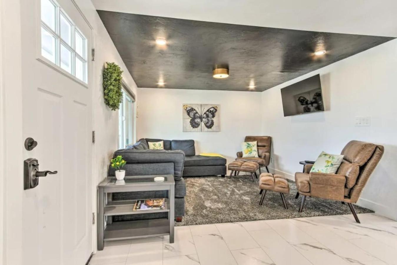 Sleek Retreat *