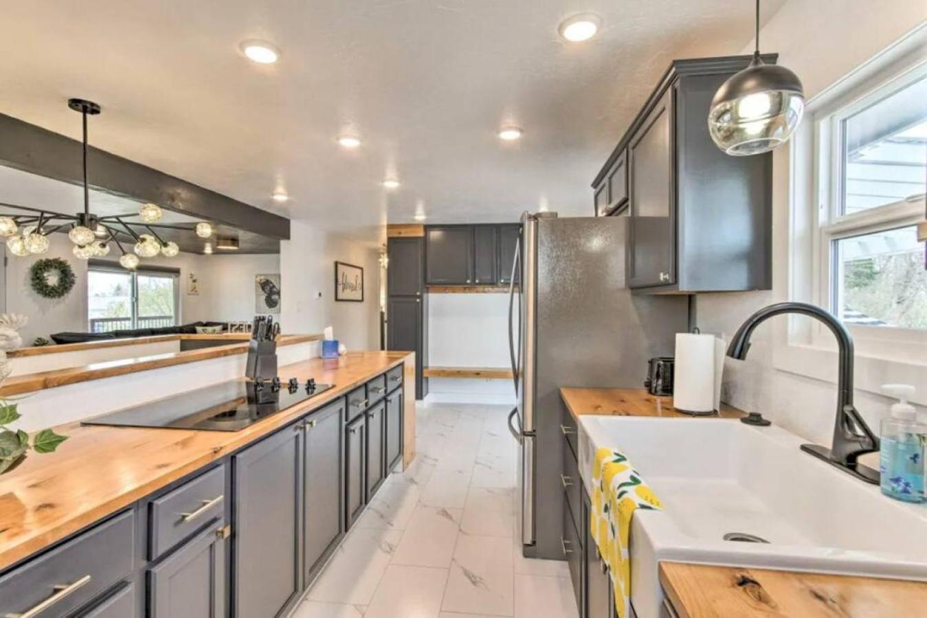 Sleek Retreat * Great Falls