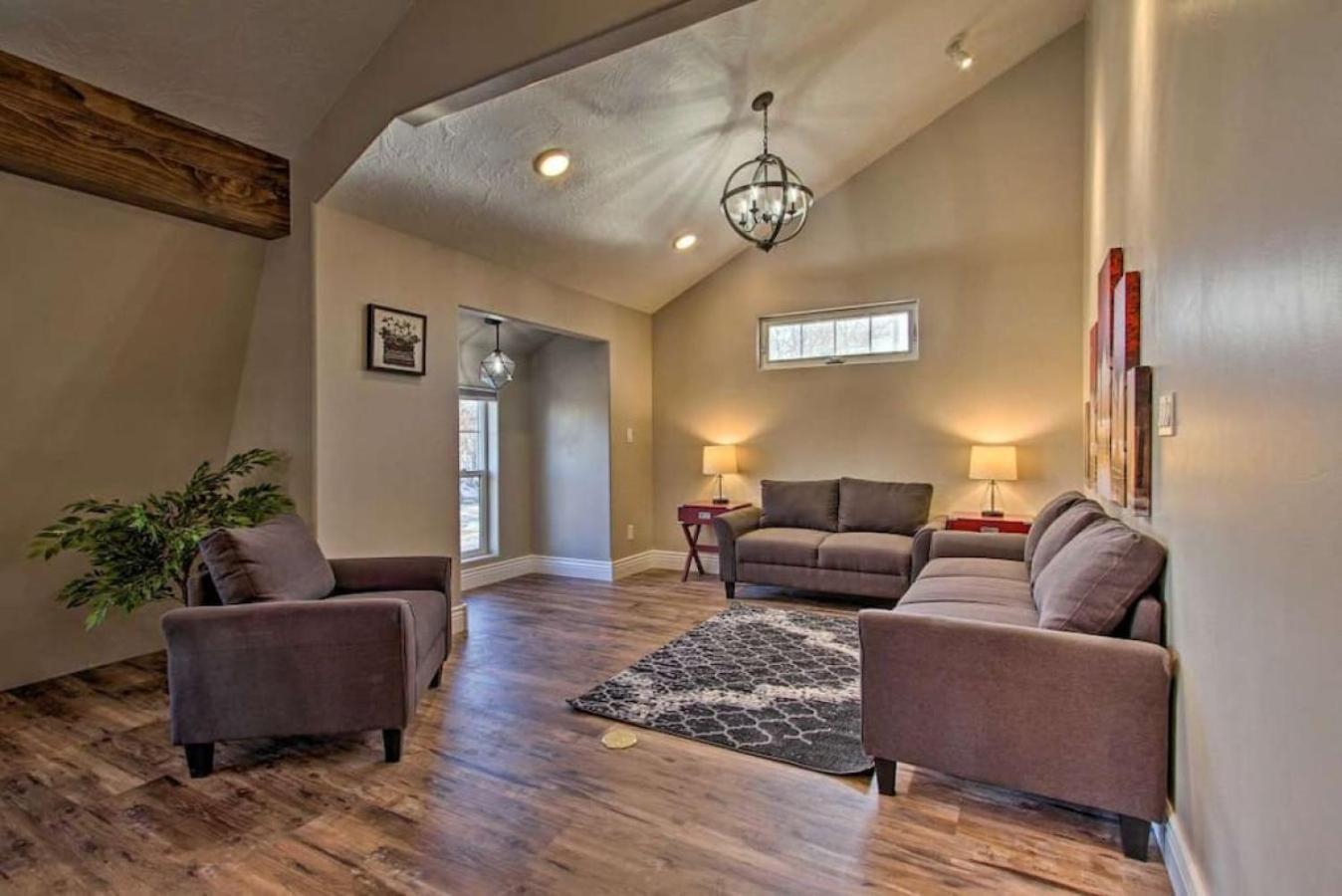 Spacious With Hot Tub * Great Falls