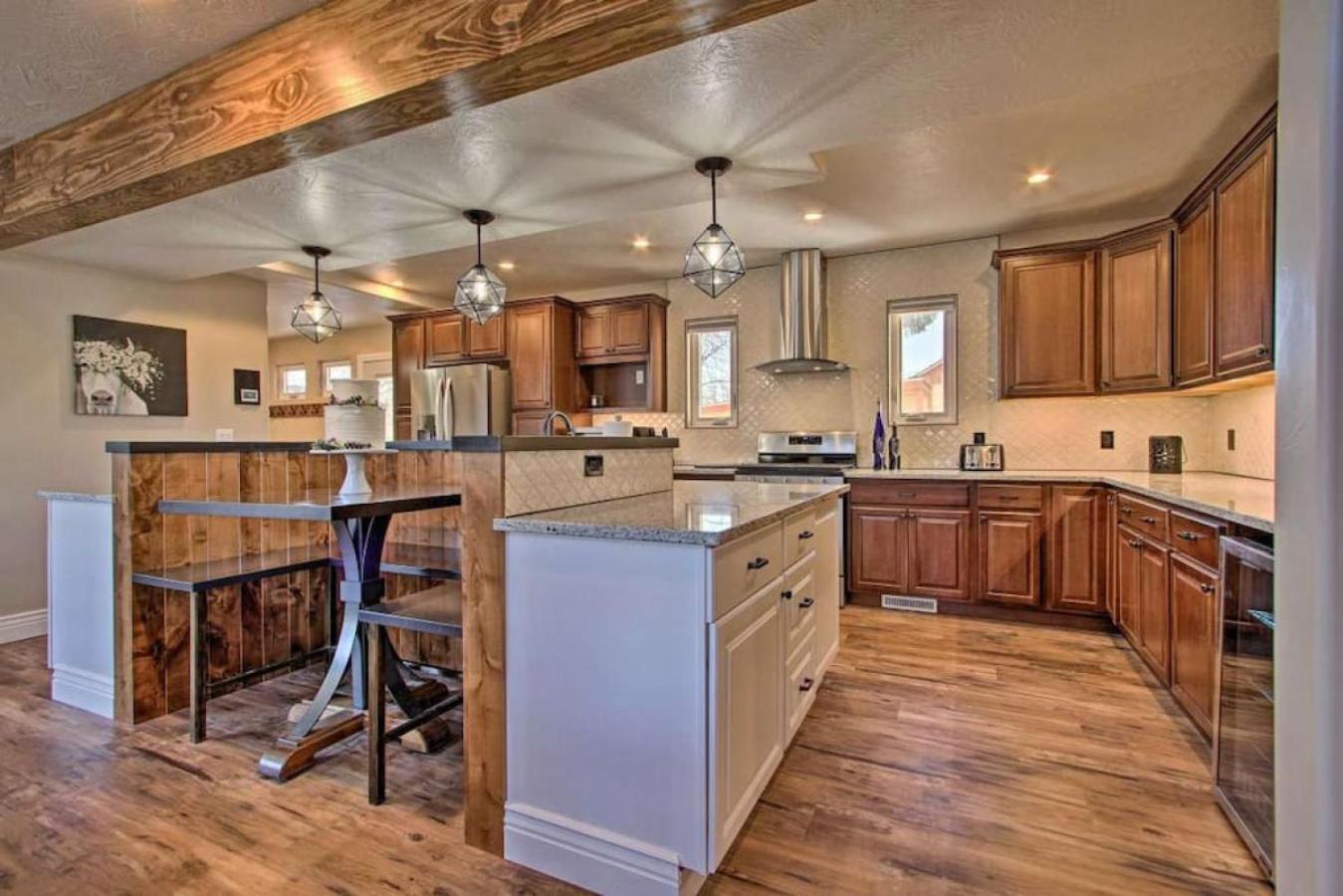 Holiday home Spacious With Hot Tub