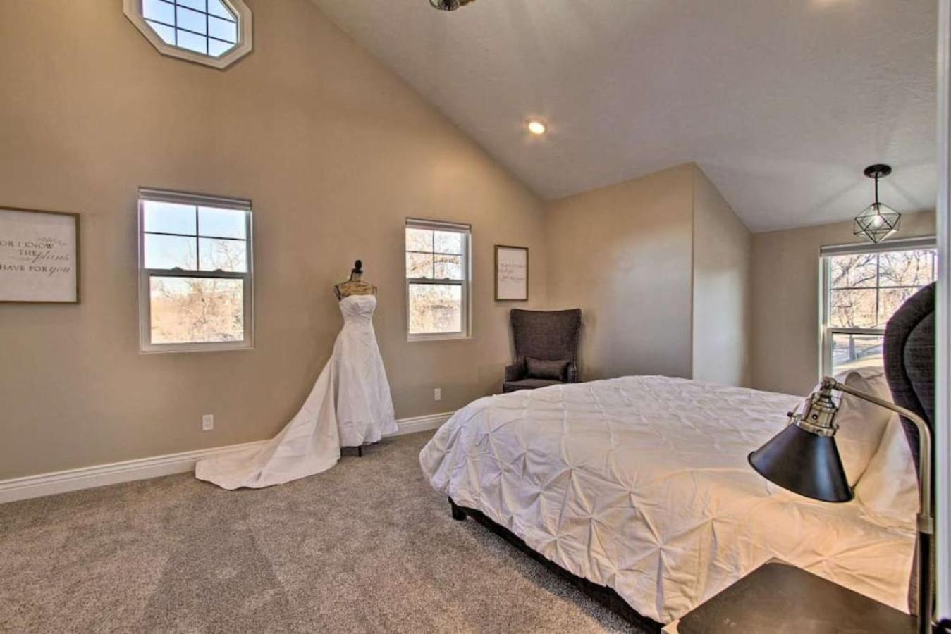 Spacious With Hot Tub