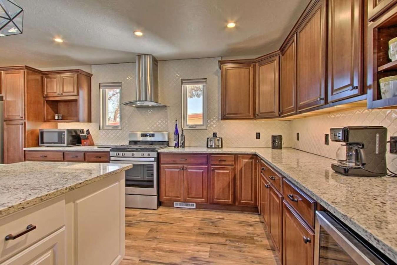Holiday home Spacious With Hot Tub *