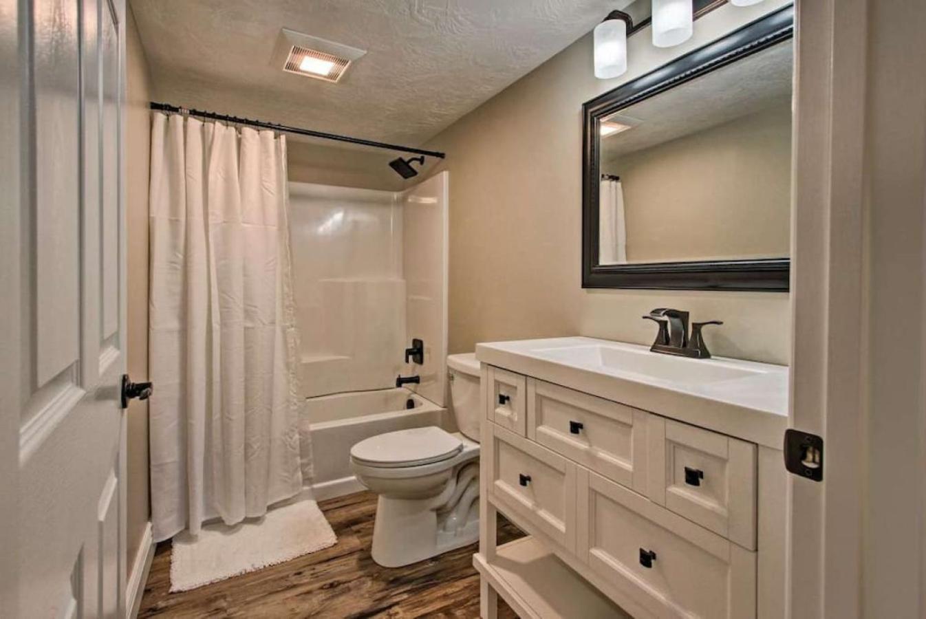 Spacious With Hot Tub * Great Falls