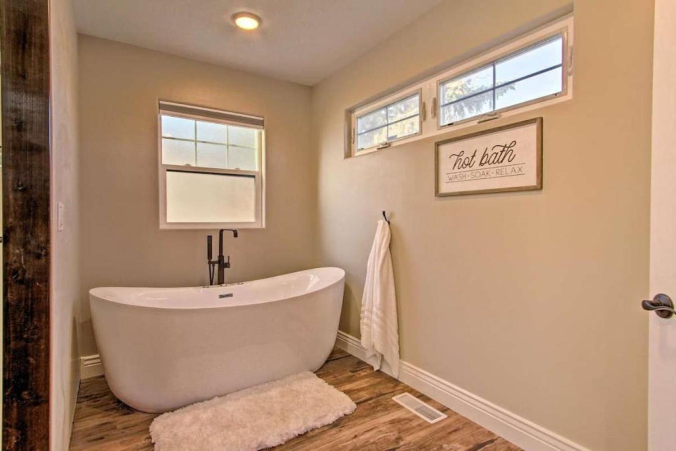 Spacious With Hot Tub Holiday home