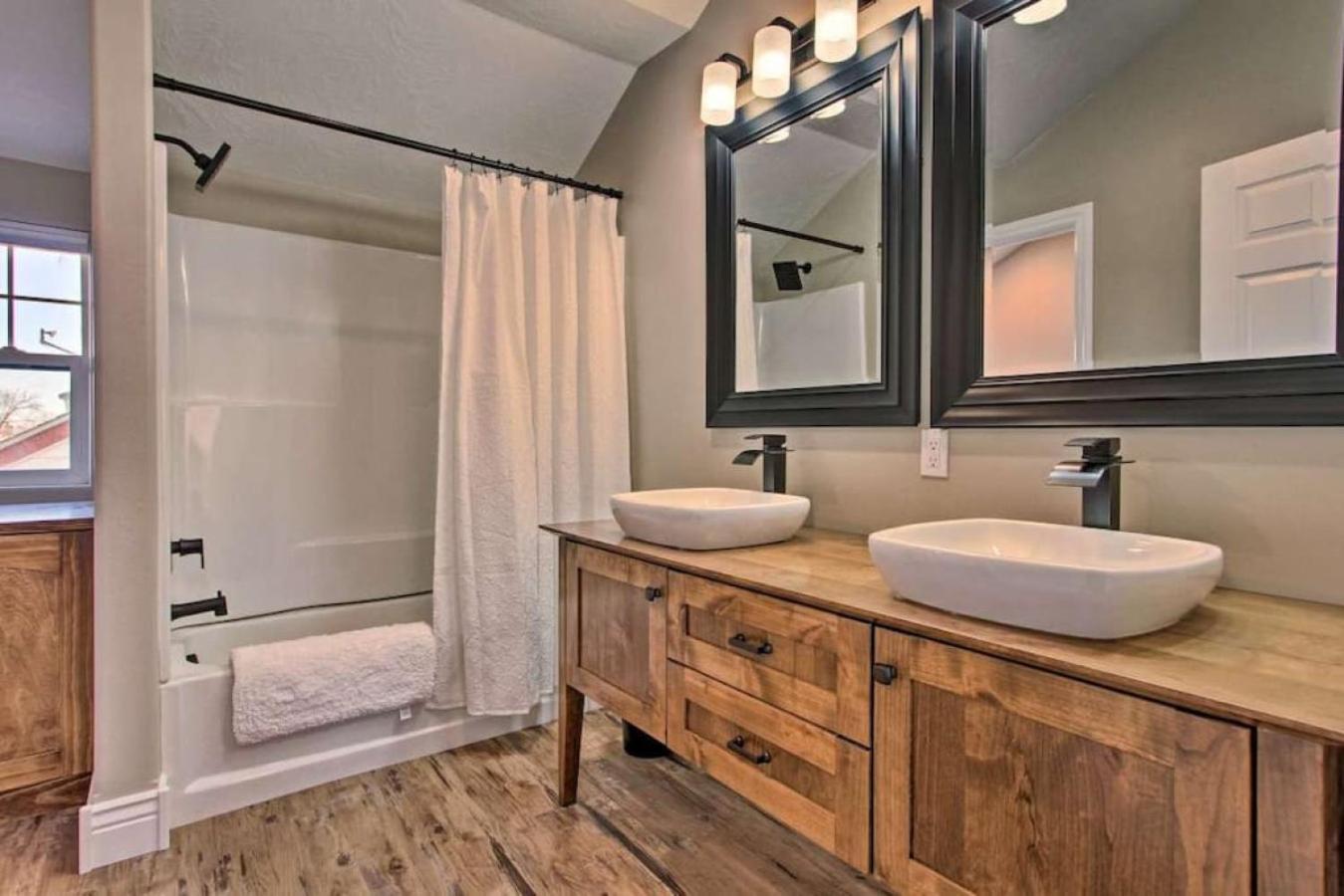 Holiday home Spacious With Hot Tub *