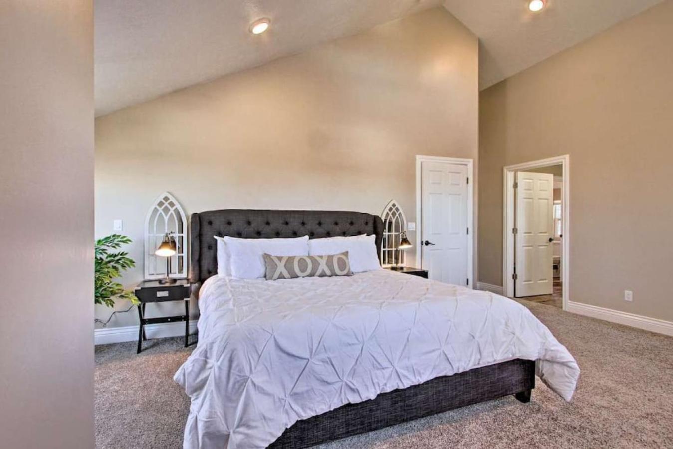 Spacious With Hot Tub * Great Falls
