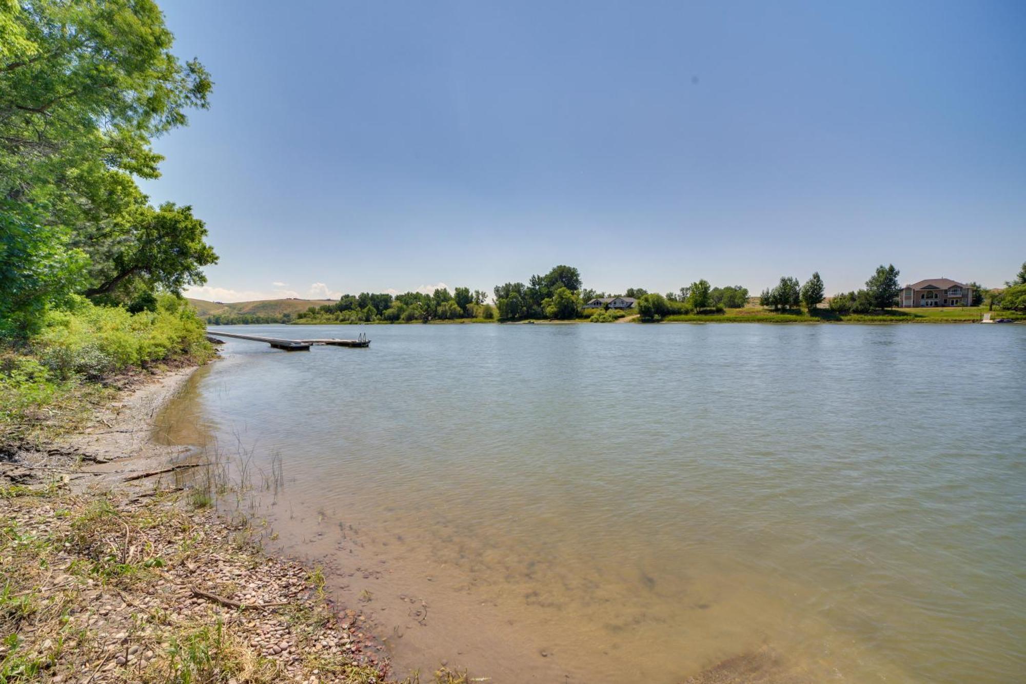 Scenic Retreat On Missouri River!
