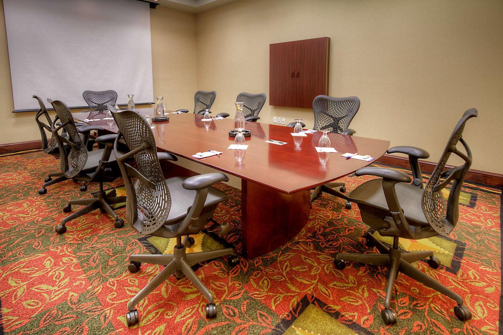 Hilton Garden Hotel 3*