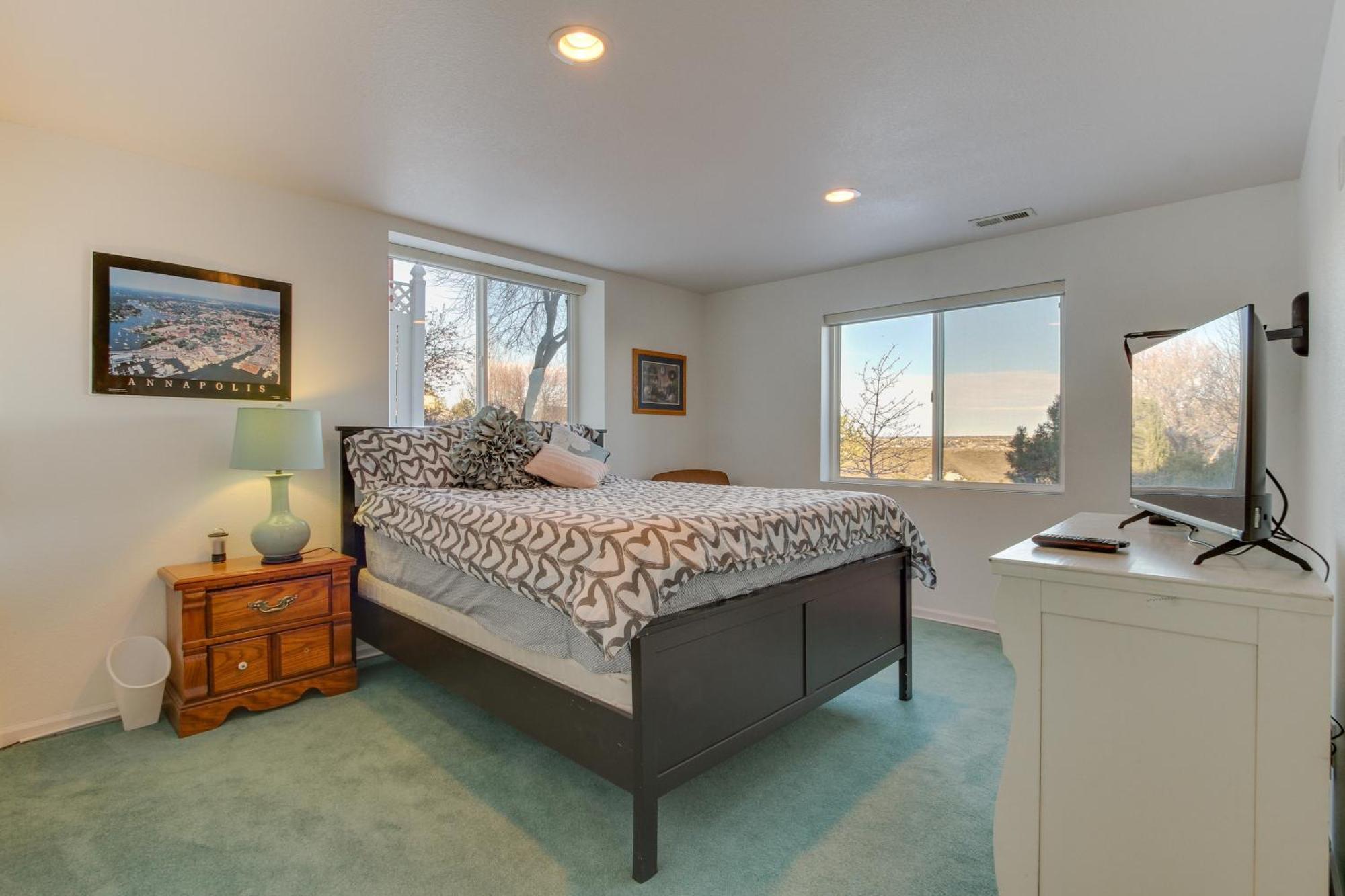 Holiday home Inviting With Wraparound Deck! Great Falls