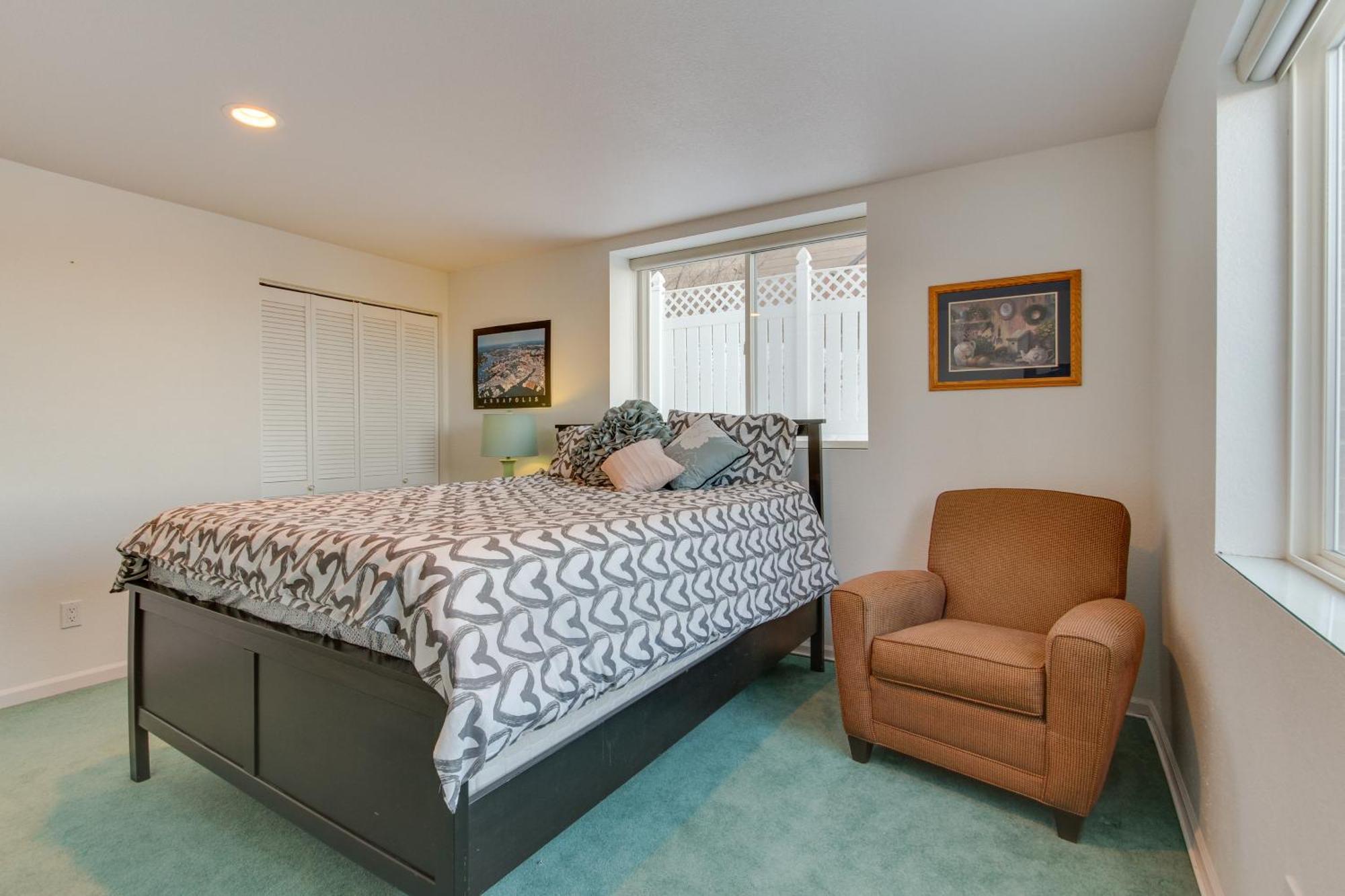 Holiday home Inviting With Wraparound Deck! Great Falls