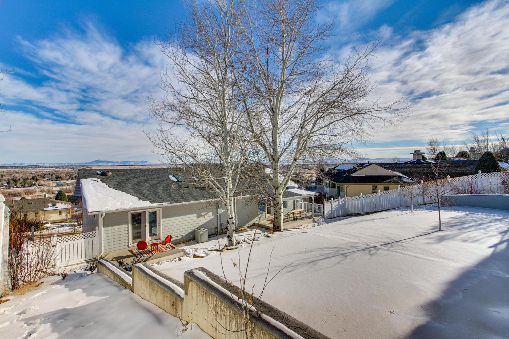 Inviting With Wraparound Deck! * Great Falls