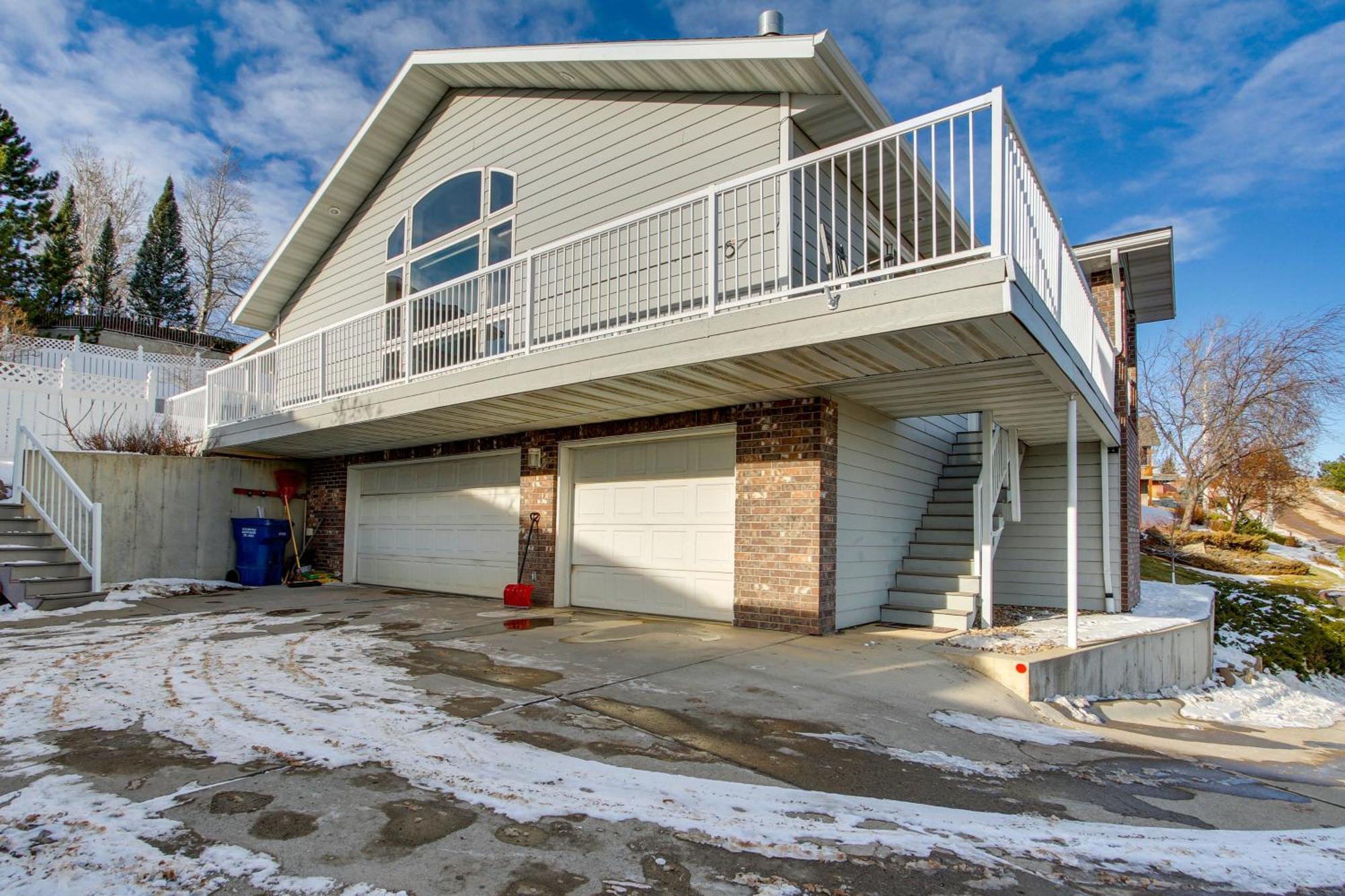 Inviting With Wraparound Deck! Holiday home