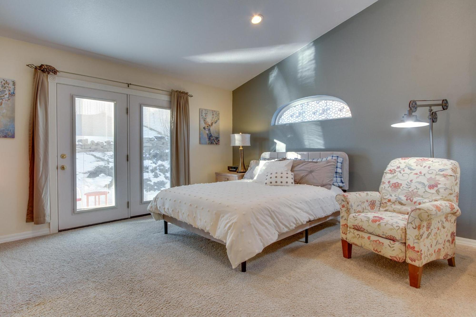 Inviting With Wraparound Deck! * Great Falls