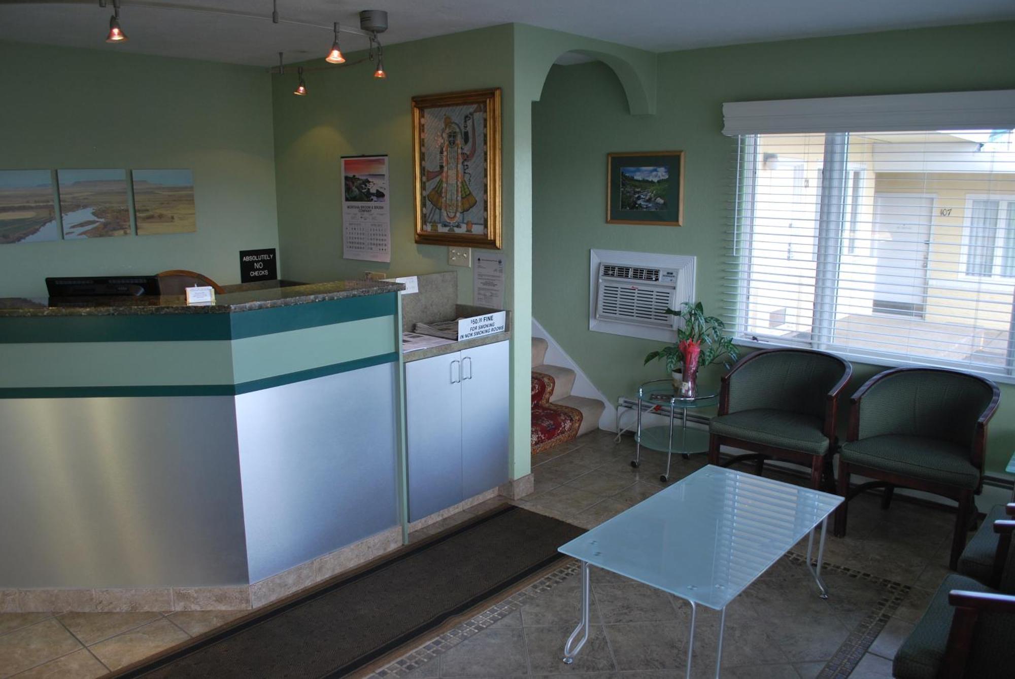 Plaza Motel