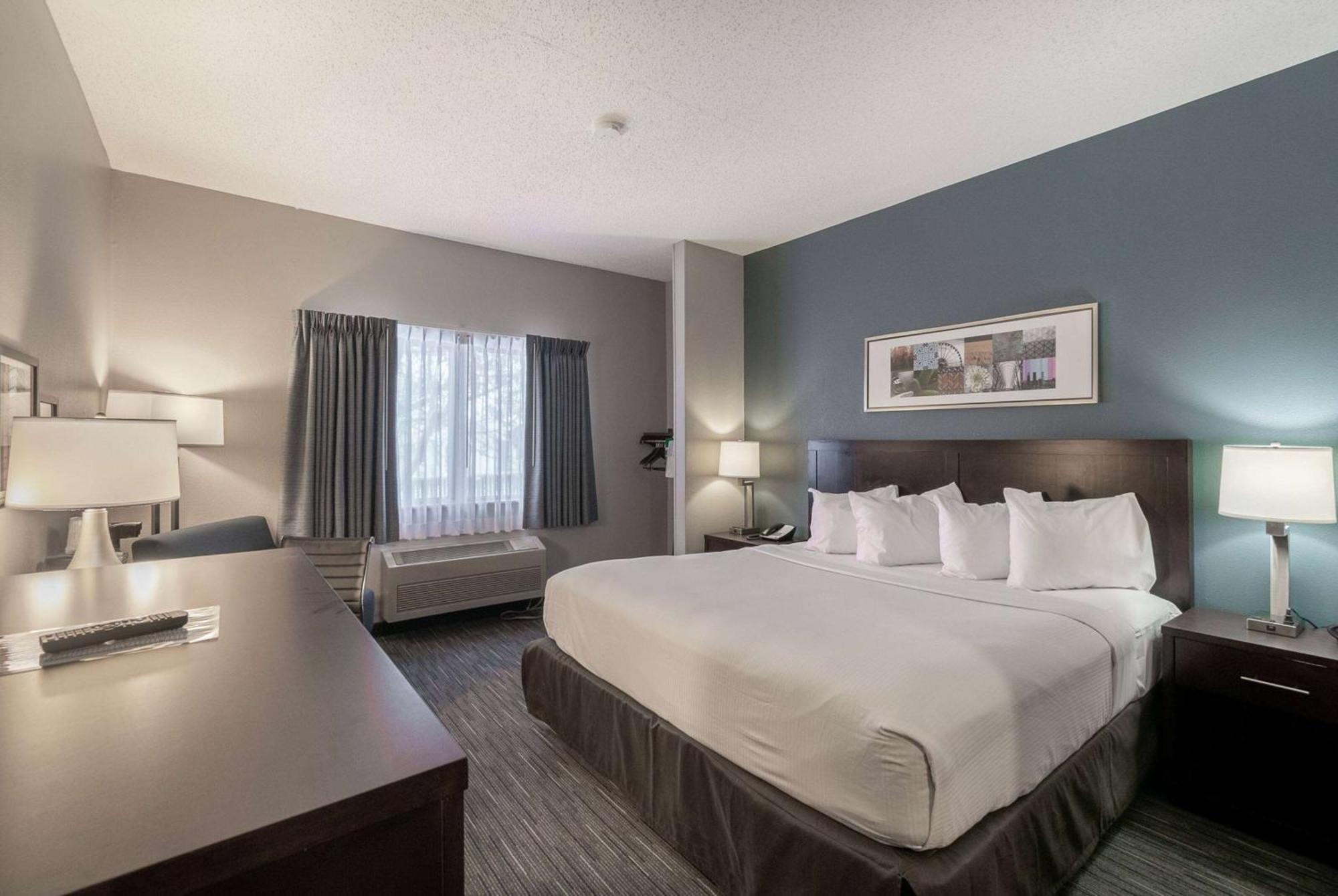 Wingate By Wyndham Hotel