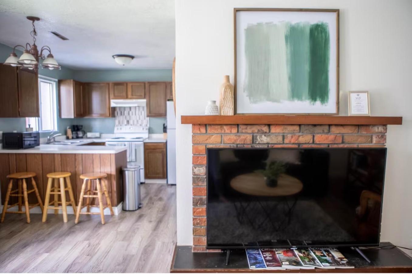 Cozy Twin Pines Apartment-great Falls