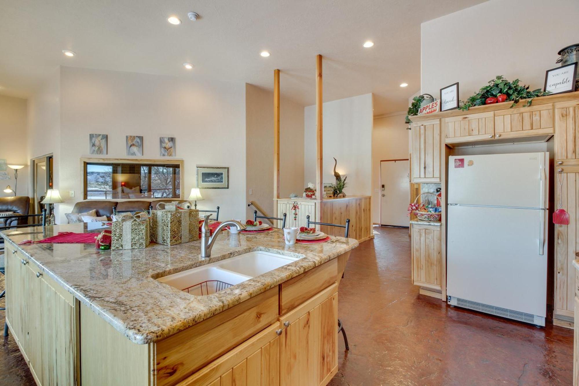 Scenic Retreat On Missouri River!