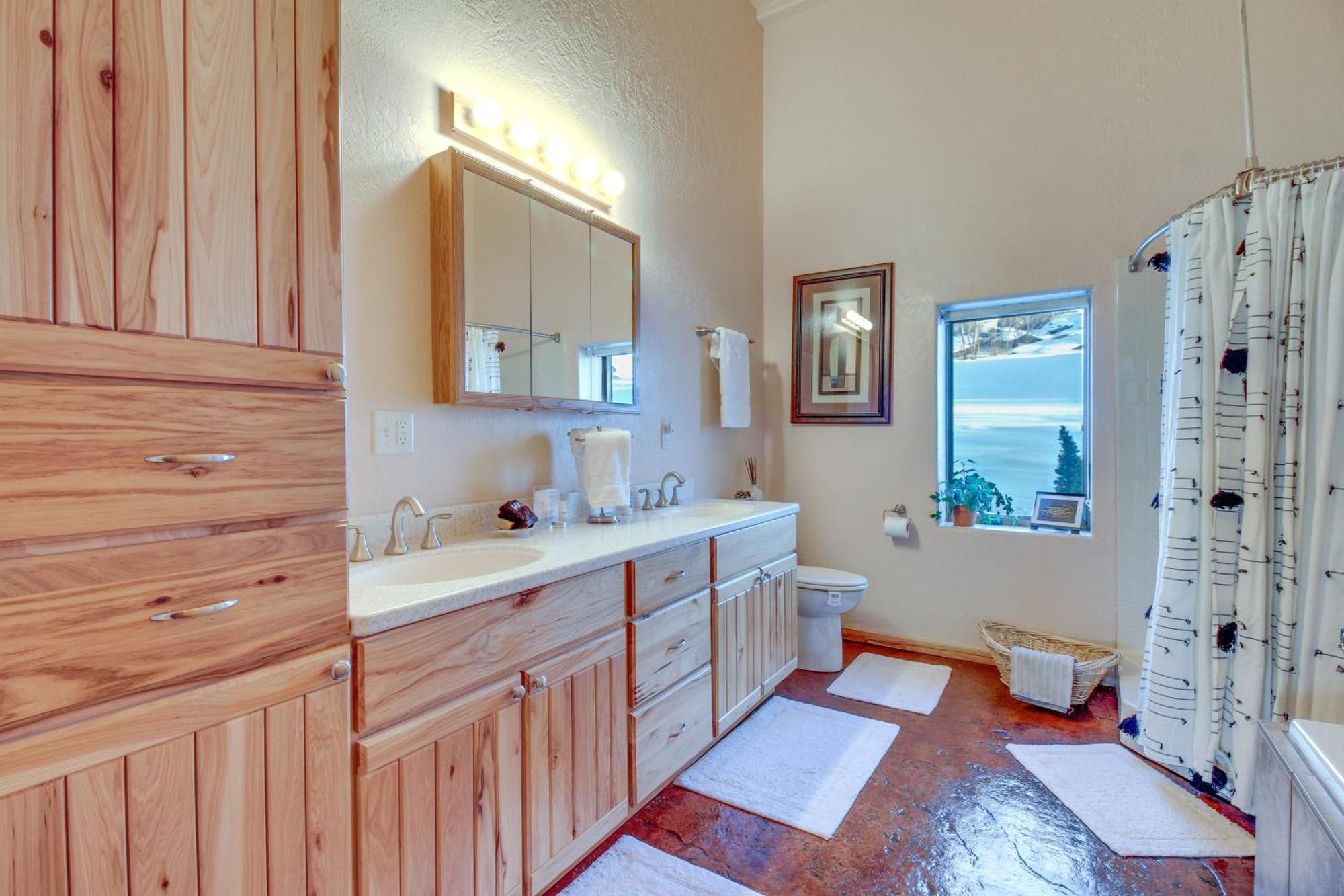 Scenic Retreat On Missouri River! Holiday home