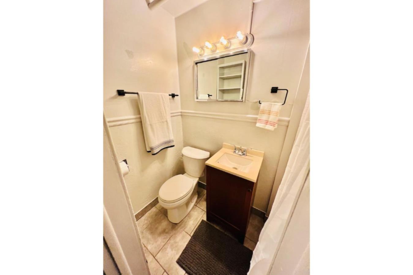 Charming 1-bedroom In Great Neighborhood * Great Falls