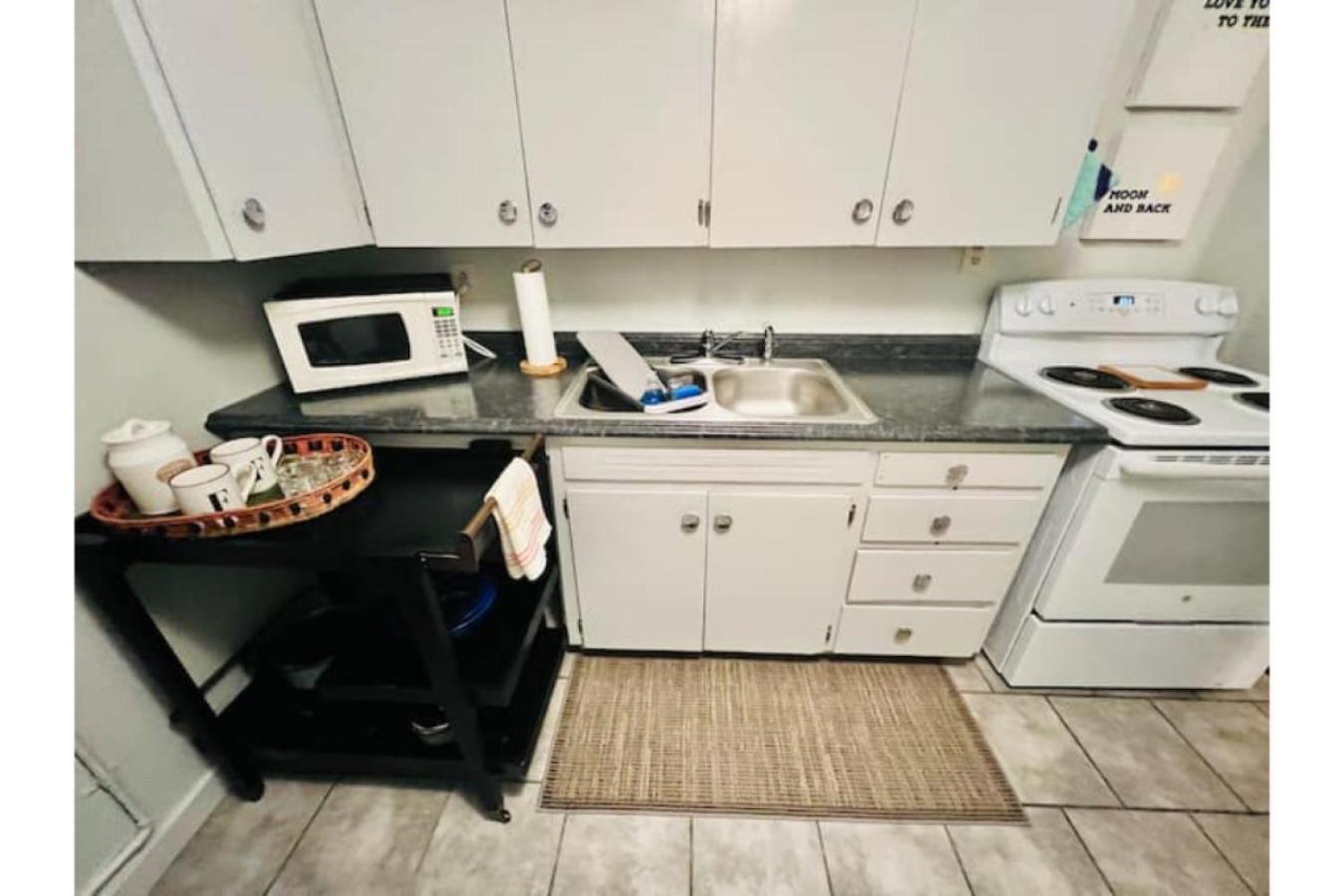 Charming 1-bedroom In Great Neighborhood Apartment *