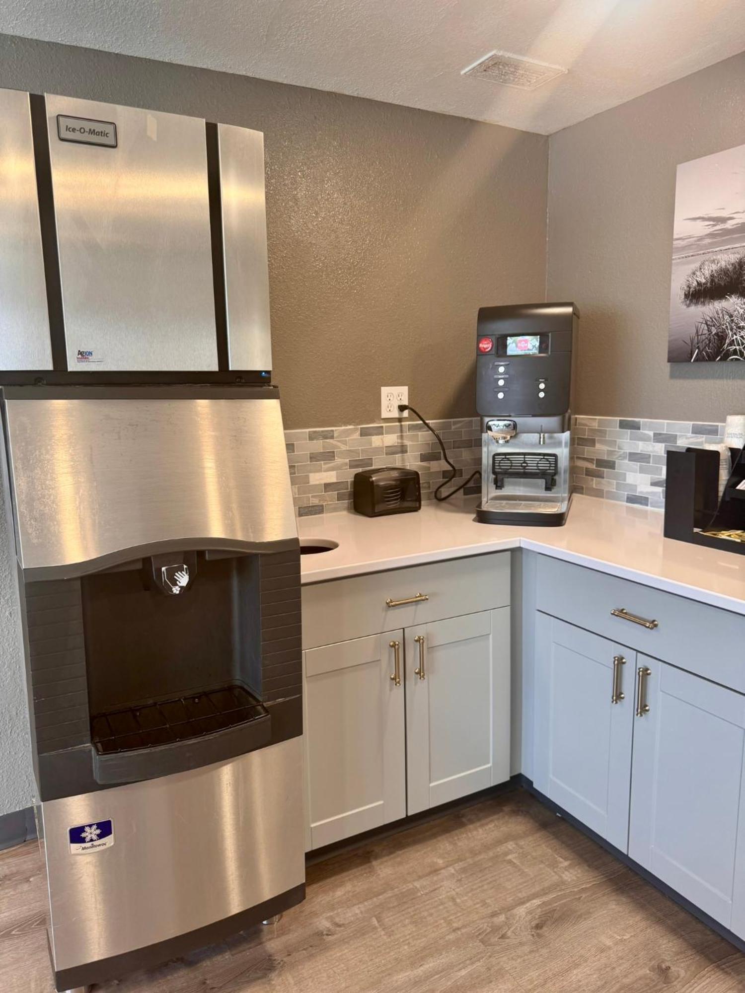 Super 8 By Wyndham Center Hotel Great Falls