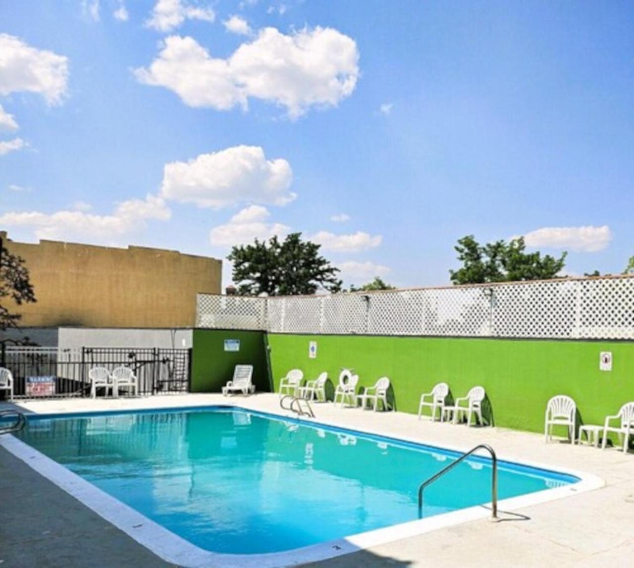 Hotel Super 8 By Wyndham Center *