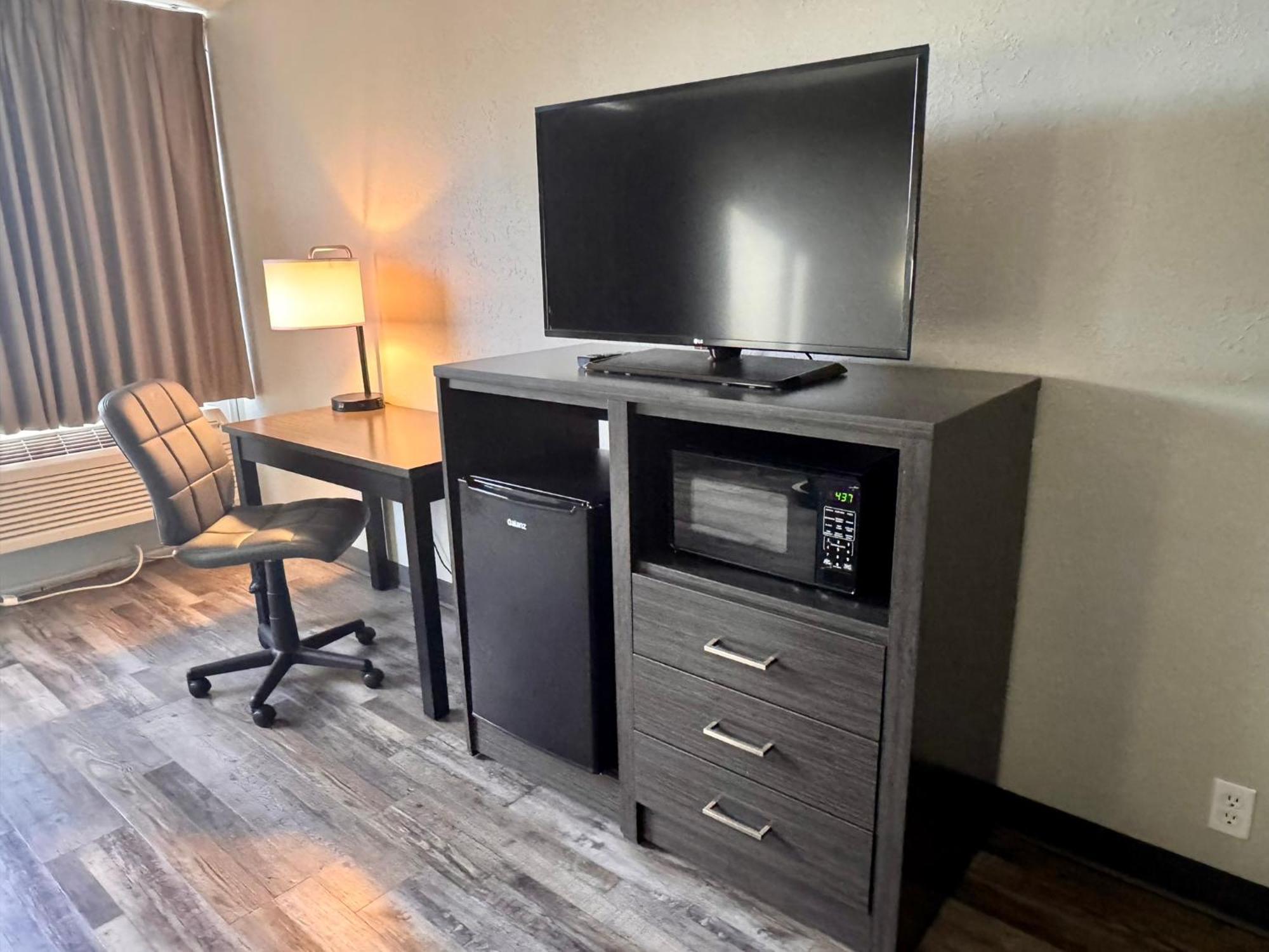Super 8 By Wyndham Center