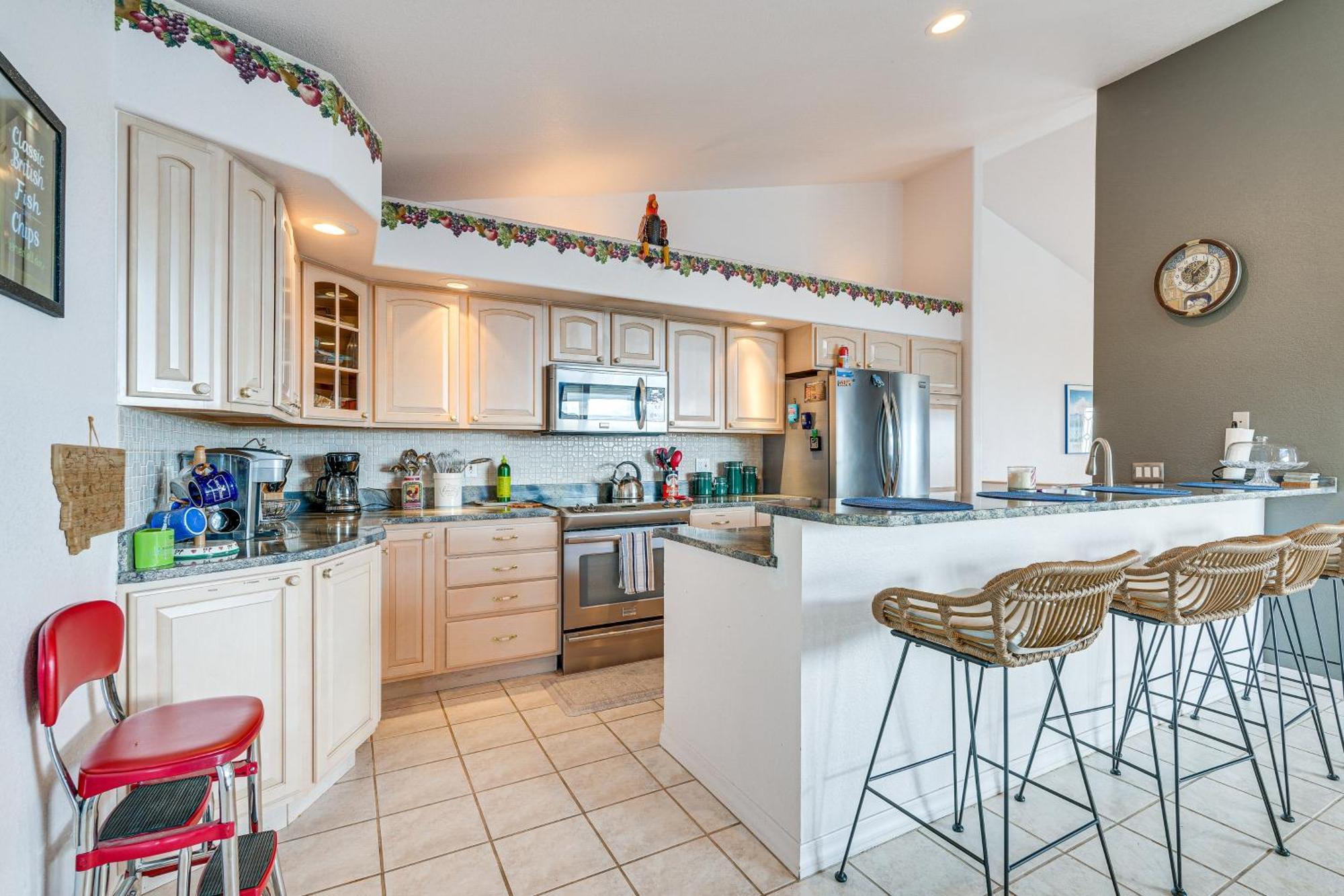 Inviting With Wraparound Deck! Great Falls