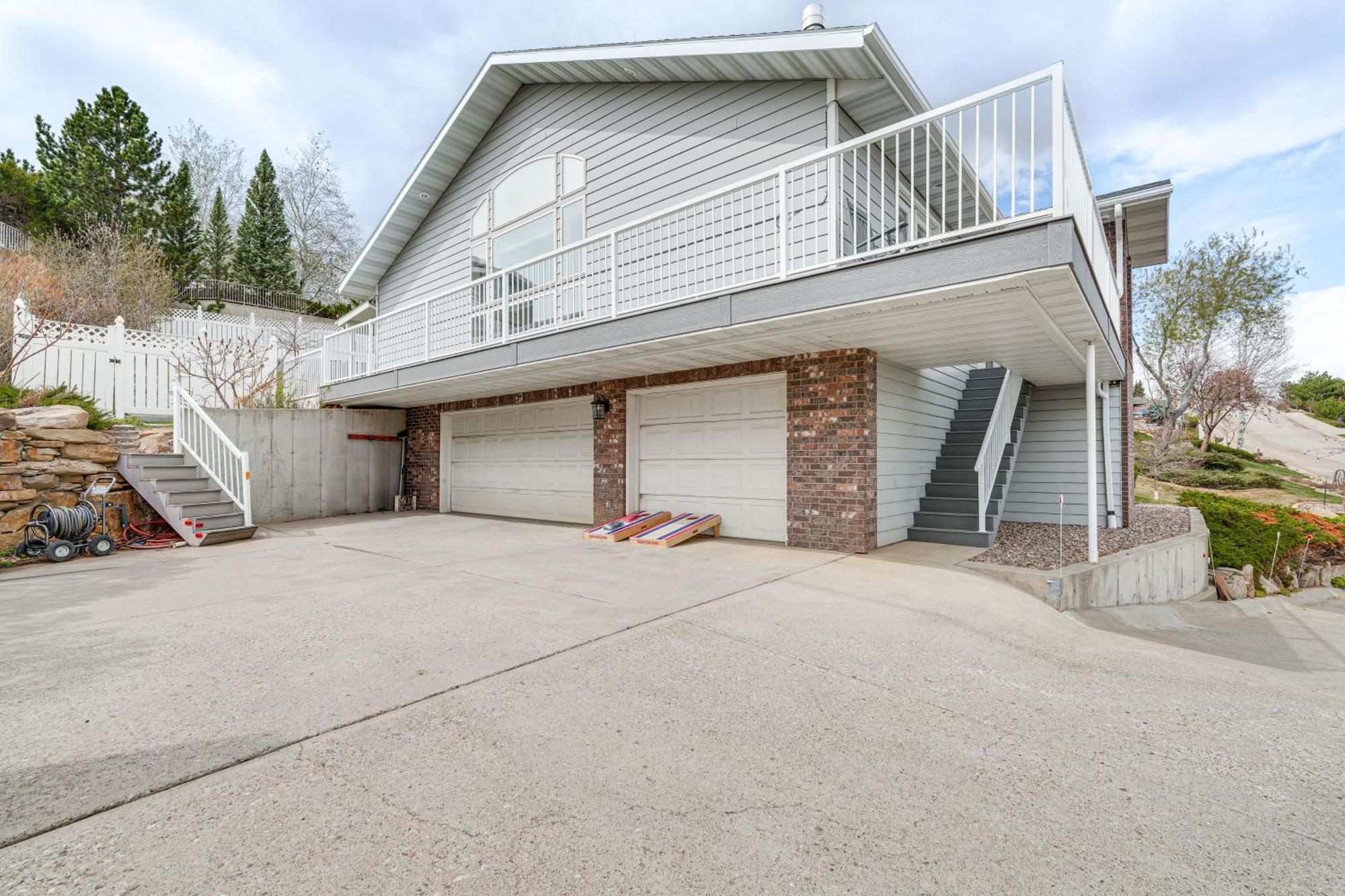 Holiday home Inviting With Wraparound Deck! Great Falls