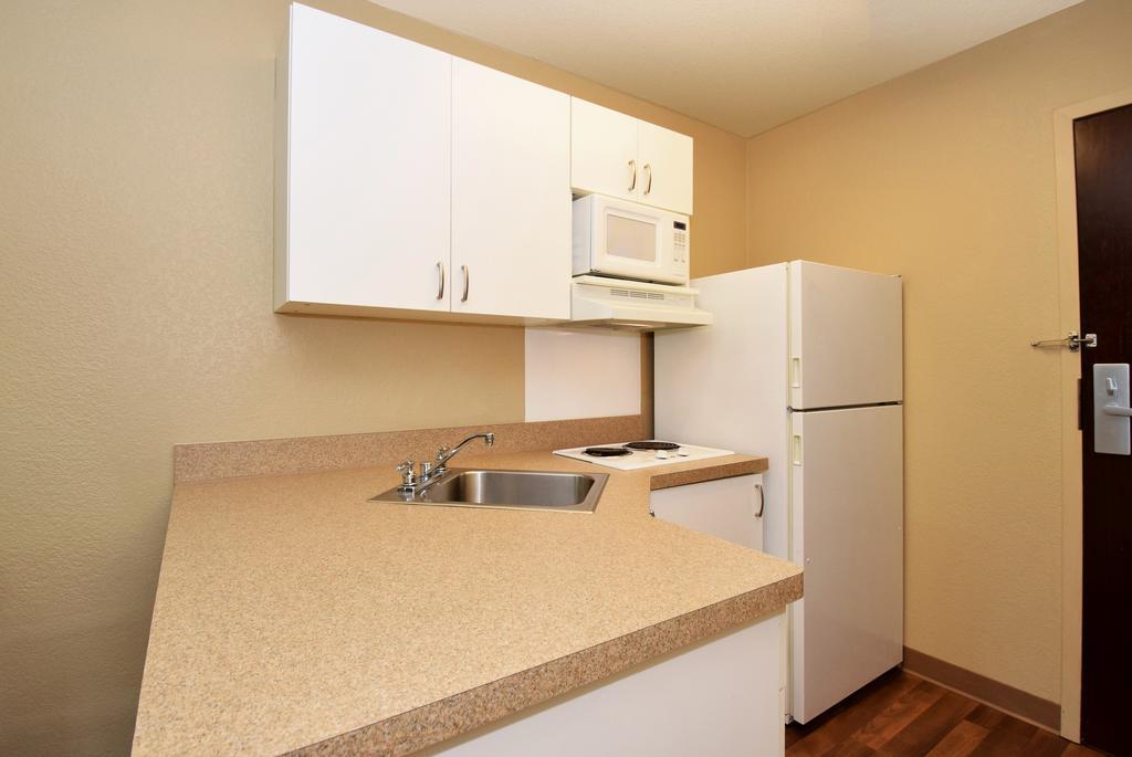 Extended America - - Missouri River Hotel