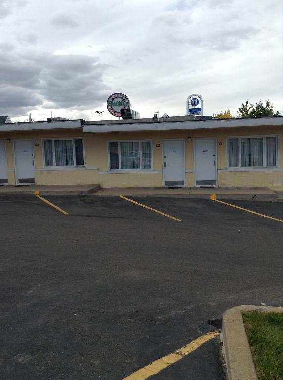 Plaza Motel 3*