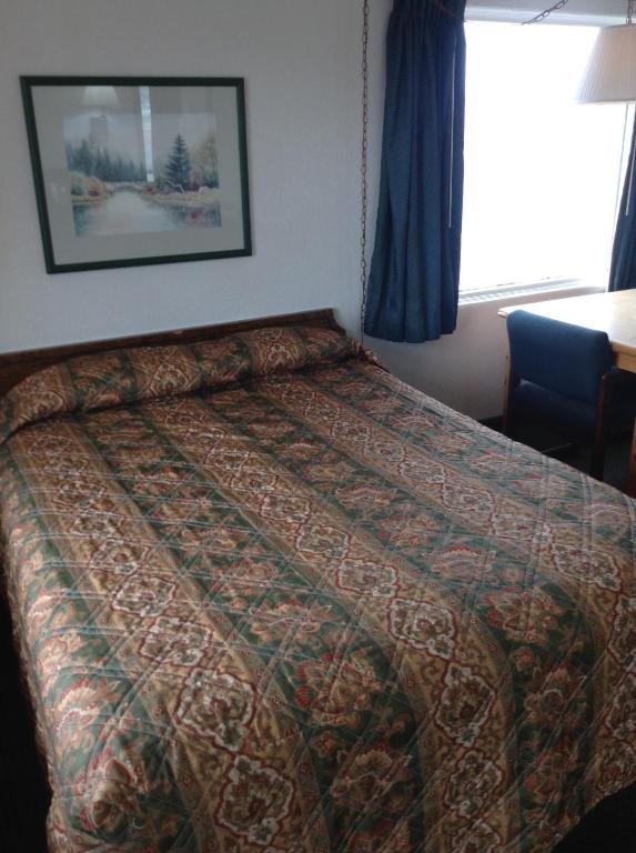 Plaza Motel